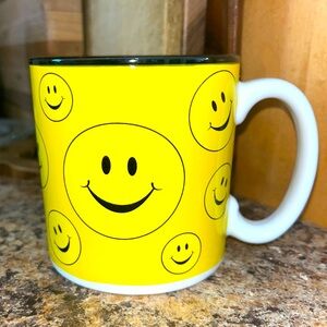 Coffee mug smiley faces w/black inside